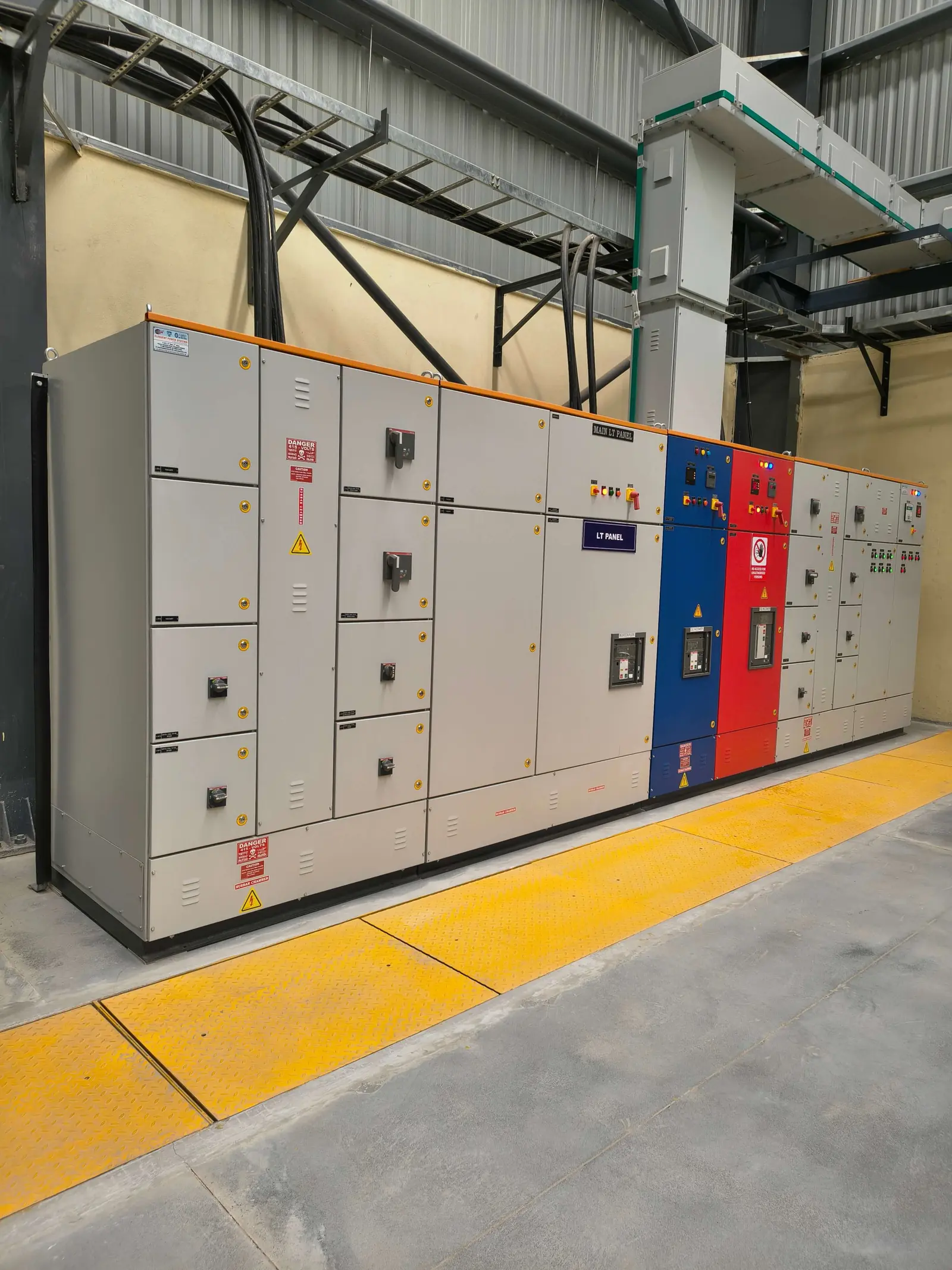 Main LT electrical distribution panel