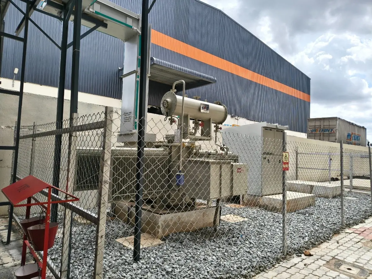 Outdoor power distribution transformer